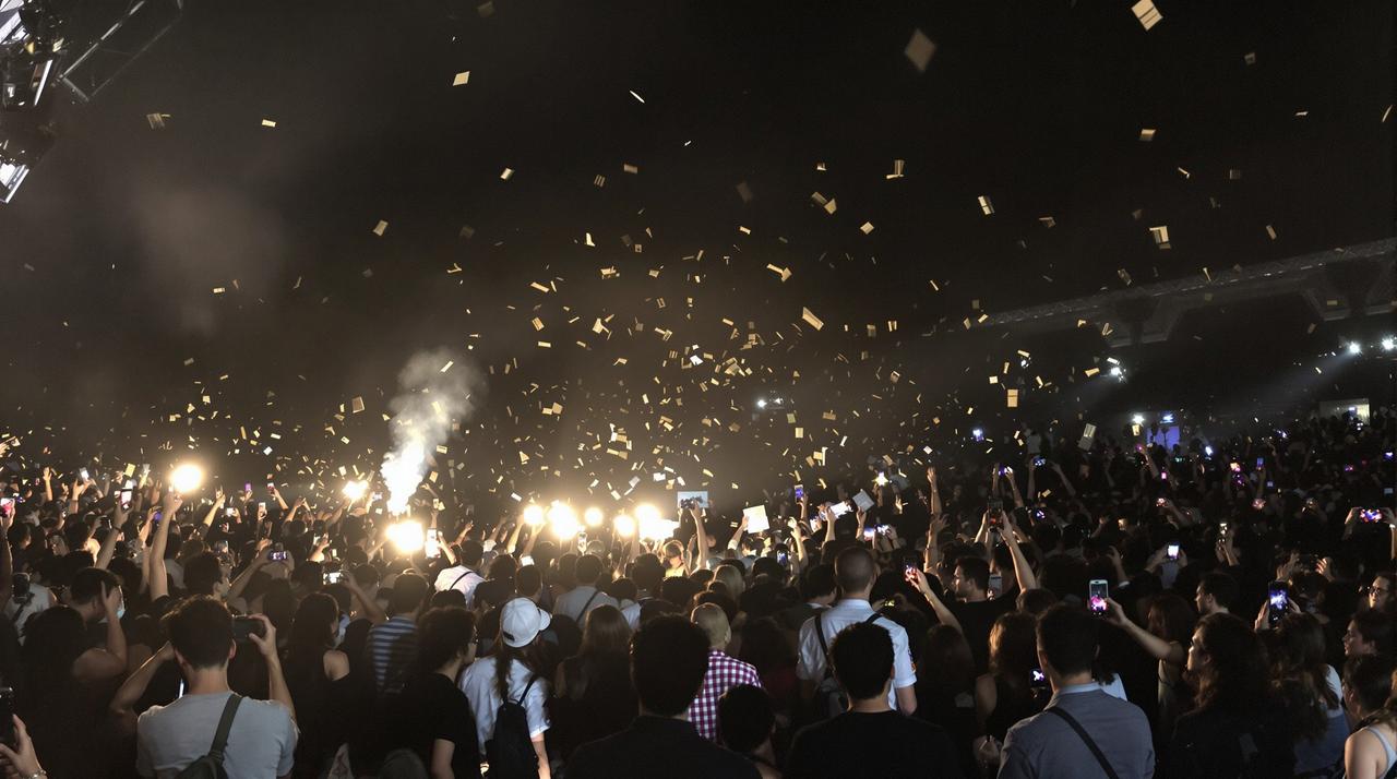 亲历！某明星见面会现场混乱全记录，保安打人视频曝光